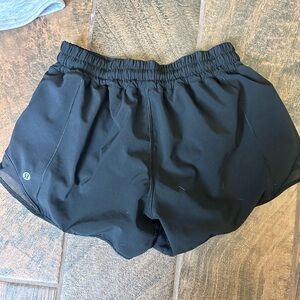 black lululemon shorts